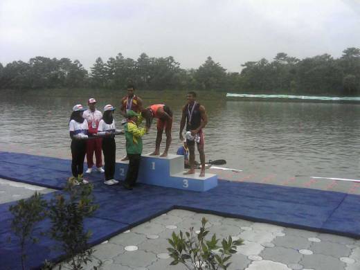 Tim Riau Kembali Meraih Medali, Kali Ini Kayak 4 Dayung Persembahkan Perunggu