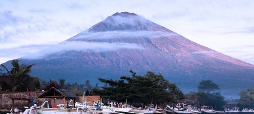 Meski Tak Keluarkan Hujan Abu Vulkanik, Status Gunung Agung Tetap Siaga