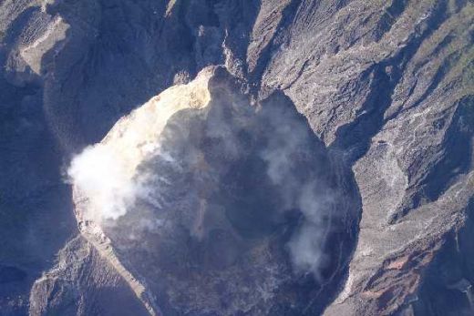 Terungkap, Begini Penampakan Kawah Gunung Agung yang Terekam Drone BNPB