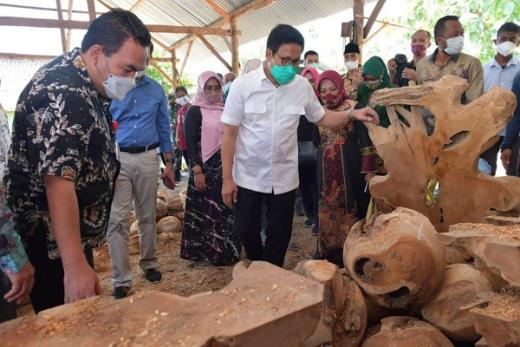 Ada Beberapa Cara Tanggulangi Kemiskinan Ektrem, Mendes: BUMDes Salah Satu Kuncinya
