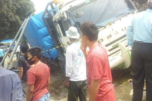Belasan Kendaraan Terlibat Kecelakaan Beruntun di Kawasan Padat Penduduk, 3 Anak Tewas