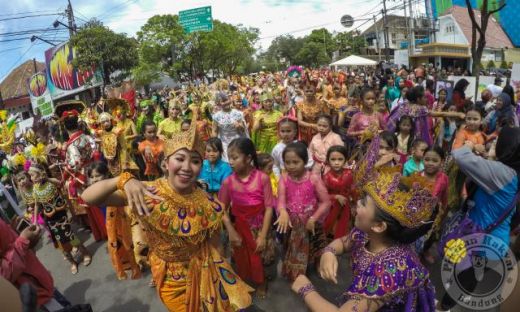 Bandung Lautan Manusia di Riau Street Festival 2016
