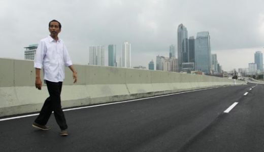 Heran Banyak yang Meributkan Pembangunan Infrastuktur, Jokowi: Ributnya Lebih Panjang dari Jalan Tol