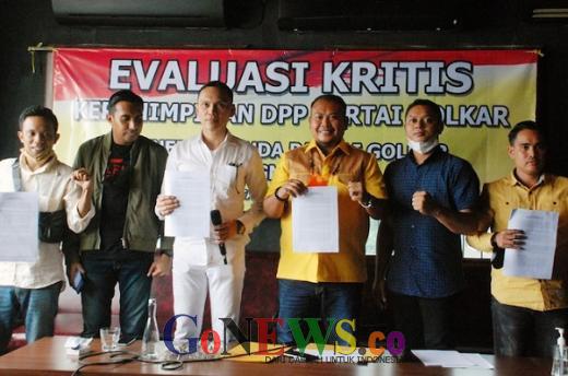 Habiskan Dana Rp243 M buat Billboard, Iklan Politik Airlangga Dianggap Mubazir