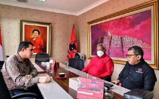 Mulut Panas Arteria Dahlan soal Bahasa Sunda Berujung Sanksi PDIP