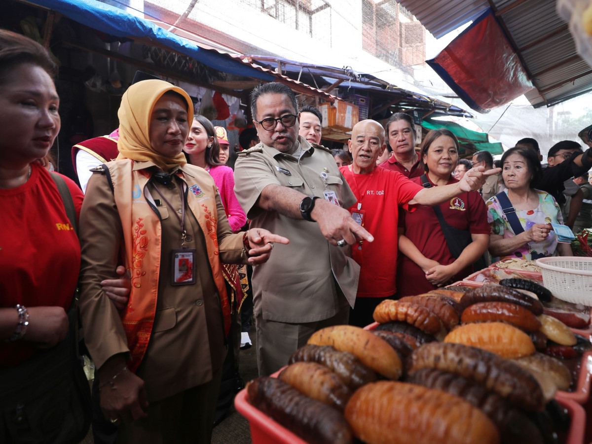 Wagub Rano Tinjau Persiapan Imlek di Pecinan Glodok