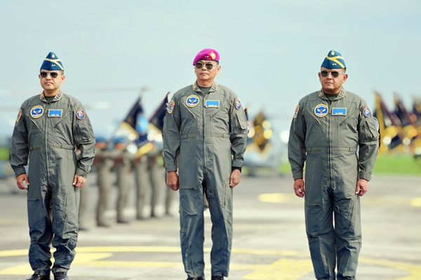 KAS Kormar Terima Brevet Kehormatan Penerbang TNI AL