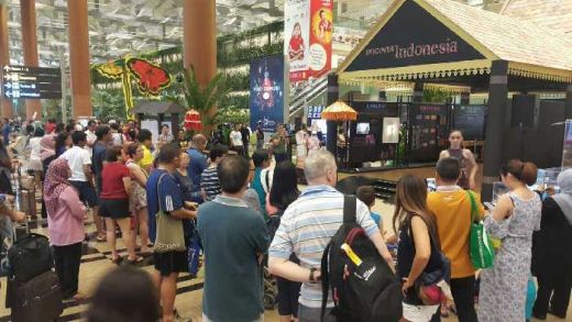 Musik Angklung dan Lukis Batik, Sihir Penumpang Transit Bandara Changi