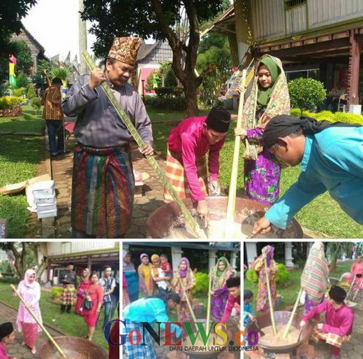 Kucau Galamai Kuansing, Ramaikan Kenduri Melayu di Anjungan Riau, TMII