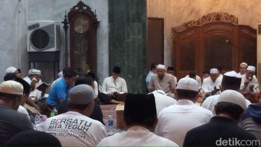Sudah Mulai Pulih, Sandiaga Hadiri Malam Nisfu Syakban di Masjid At-Taqwa