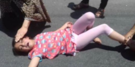 Kasihan, Bocah Perempuan Palestina Ini Terkapar di Jalan Setelah Sengaja Ditabrak Lari Warga Israel