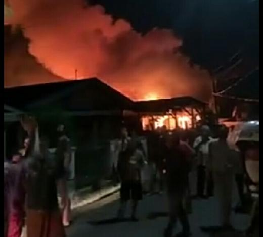 Rumah Warga Jalan Pelita Payung Sekaki Pekanbaru Terbakar, Kerugian Materi Capai Ratusan Juta