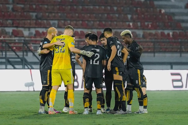 Riekerink Puas Tahan Imbang Persib Bandung