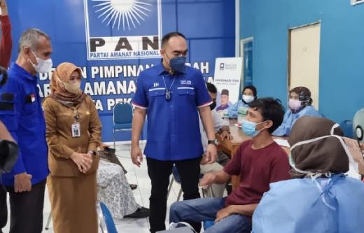 Wasekjen DPP PAN Hadiri Langsung Vaksinasi Ratusan Warga di Pekanbaru