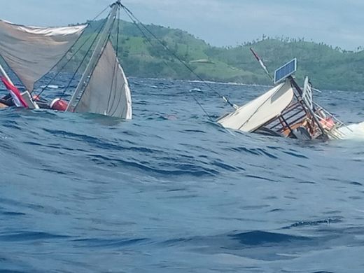 Kapal yang Ditumpangi Wartawan Rombongan Jokowi di Labuan Bajo Terbalik