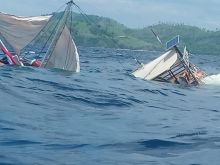Kapal Terbalik Dihantam Ombak di Labuan Bajo, Wartawan Istana Selamat