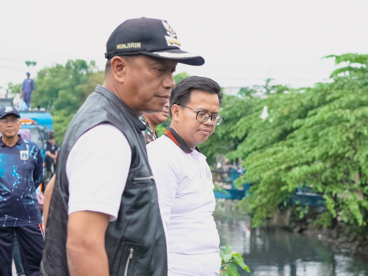 Ghozi Zulazmi Bersama Munjirin Pimpin Gerebek Lumpur Kalimalang di Cakung Barat
