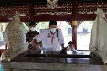 Ziarah ke Makam Tjut Nyak Dhien, LaNyalla Minta Masyarakat Tidak Lupakan Sejarah