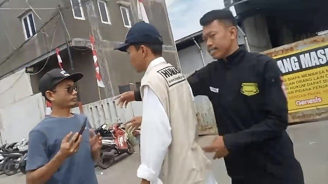 Liput Penutupan Pabrik Timbal, Wartawan Diburu dan Diintimidasi Ormas Berseragam Hitam