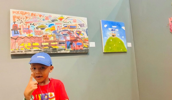 GoNews.co Patricio Noel dengan karyanya.