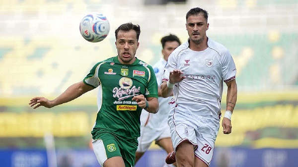 Bernando Tavares Soroti Lini Belakang Persebaya