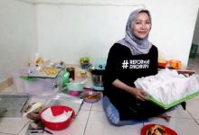Kisah Mantan Pegawai KPK yang Kini Jadi Penjual Kue Kering