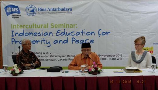 Pendidikan Karakter dan Keragaman Budaya untuk Kesejahteraan dan Perdamaian di Indonesia