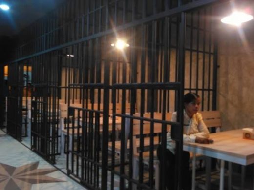 Mau Sensasi Makan Pizza Italia Ala Penjara? Silahkan Kunjungi The Naples Cafe Setia Budi Pekanbaru