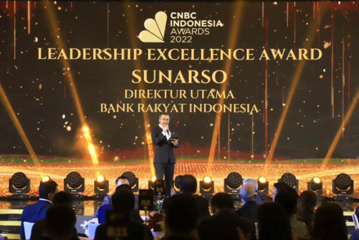 Visioner, Dirut BRI Sunarso Raih Penghargaan Leadership Excellence Award