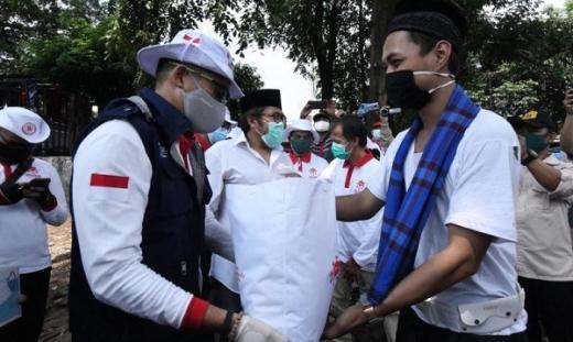 Relawan Indonesia Bersatu beri Bantuan Sembako ke Mahasiswa Perantauan di Jakarta