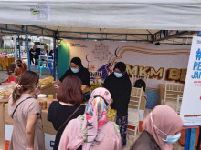 Ini Kisah Sukses UMKM BRI, Wanita di Surabaya Bangun Komunitas Usaha Kampung Kue Ber-omzet Puluhan Juta