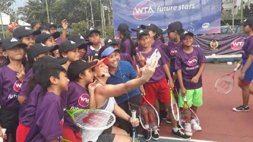 Yayuk Basuki Kenalkan Tenis ke Anak-anak Bali