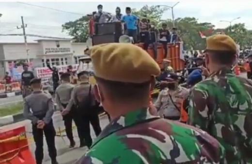 Rakyat Madura Melawan, Turun ke Jalan Tolak Penyekatan Suramadu dan Tolak Tes Swab