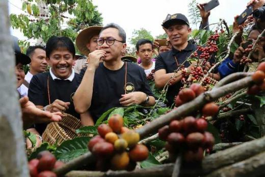 Hadiri Festival Kopi Lampung Barat, Ketua MPR Minta Pemerintah Fasilitasi Petani Kopi