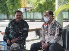 Tinjau Vaksinasi di Ambon, Nono Sampono Ajak Masyarakat Bersatu Tangani Pandemi Covid-19