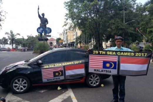 Ulah Panitia SEA Games Bikin Kesal, Bambang Saptono Berkeliling dengan Pasang Bendera Malaysia Terbalik
