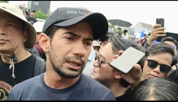 Suarakan Aspirasi Rakyat Terkait Putusan MK, Reza Rahadian Ikut Demo