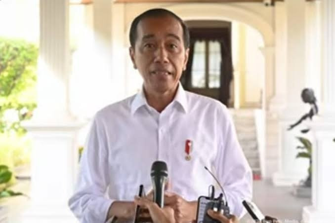 DPR RI Tolak Putusan MK, Jokowi: Itu Hal Biasa Terjadi...