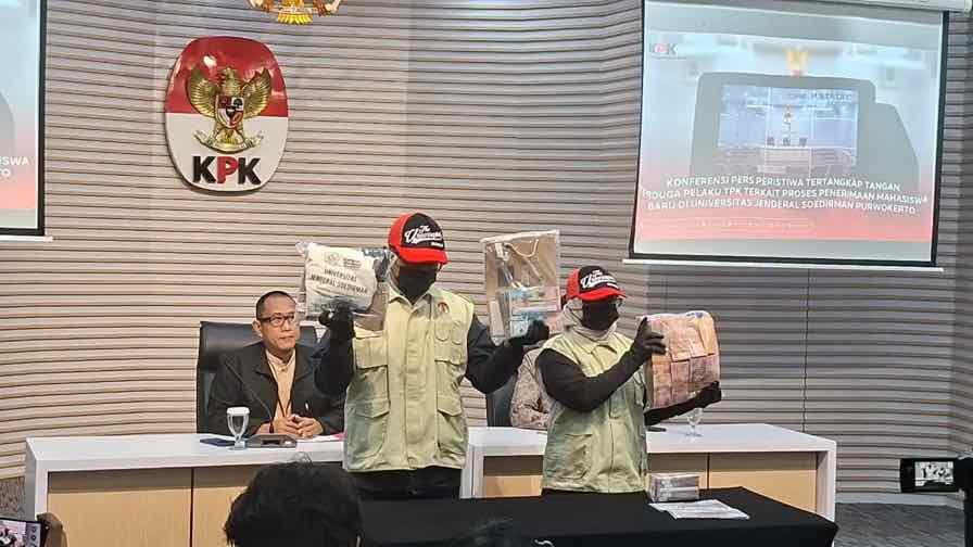 Geledah Kasus Unsoed, Tersangka Diduga Raup Miliaran Rupiah dari Pengepul