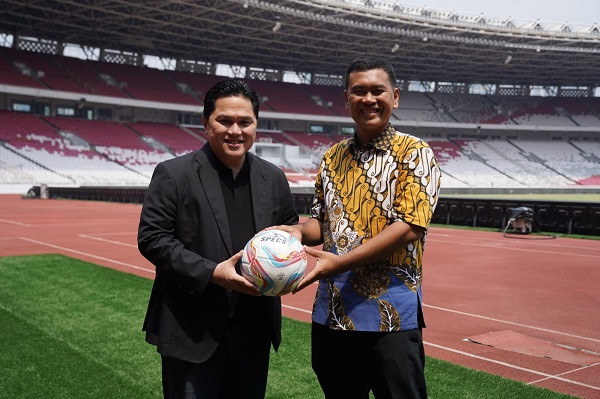 Terima Bola Bertandatangan Paus Fransiskus, Erick Thohir: Sepakbola Itu Untuk Persatuan dan Perdamaian
