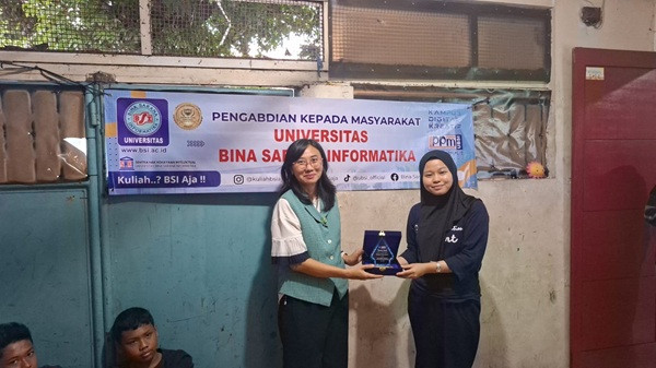 Dari Panggung Kecil di Senen, Lahir Keberanian Besar Melalui Seminar Public Speaking UBSI