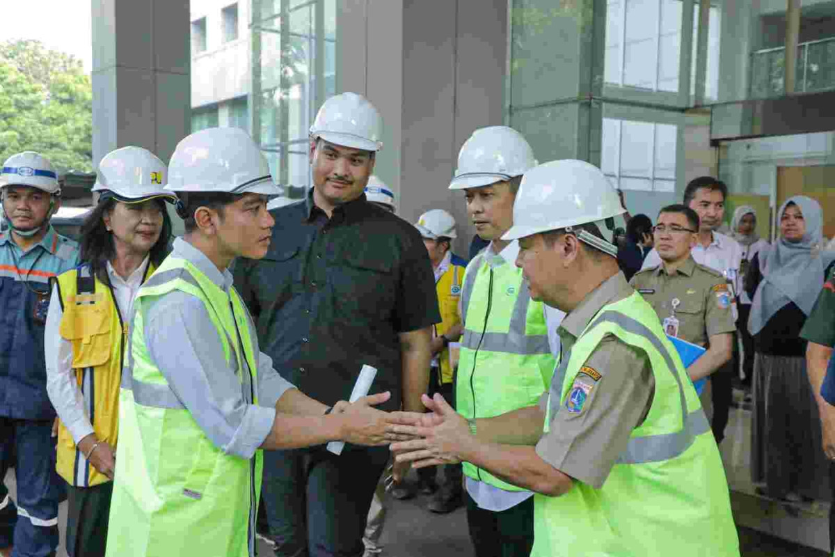 Pj Gubernur DKI Dampingi Wapres Tinjau Proyek LRT Fase 1B dan Youth Elite Sport Center