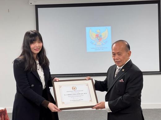 Carina Joe, Ilmuan Indonesia Penemu Vaksin Oxford-Astrazeneca Dapat Penghargaan dari Syarief hasan