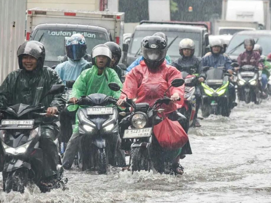 Banjir Kembali Rendam Jalan DI Panjaitan Cawang, FAKTA Indonesia Soroti Kegagalan Adaptasi Iklim