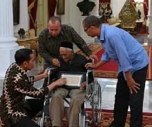 Apresiasi Pertemuan Jokowi dan Nyak Sandang, Nasir Djamil: Sejarah RI 001 Seulawah Raib dari Majalah Garuda
