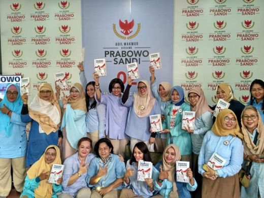 Tunjukkan Gerakan Militan, Emak-emak Luncurkan Buku Tentang Prabowo Subianto