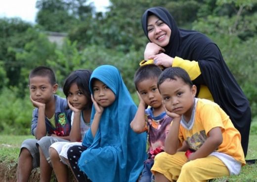 Caleg Golkar Erna Rasyid Taufan Sapu Bersih Sejumlah TPS
