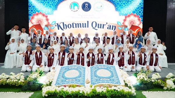 161 Siswa SDI Al Azhar 46 Depok Ikuti Wisuda Khotmul Quran 2026