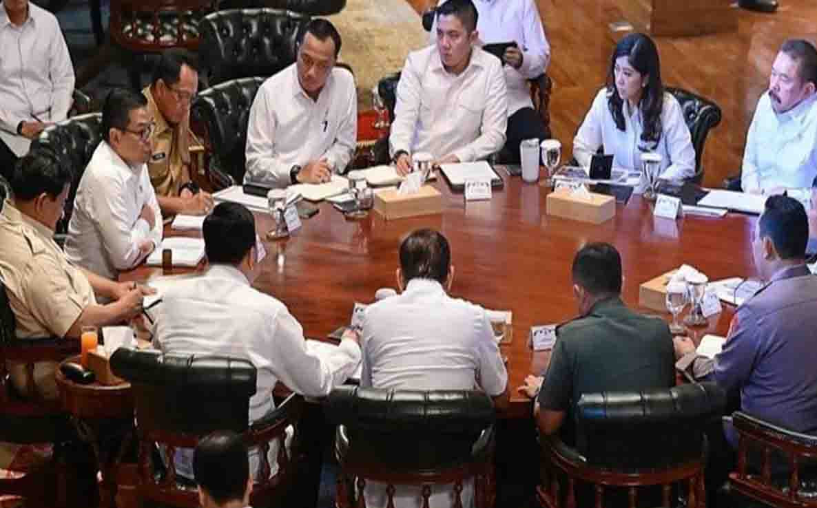 Presiden Prabowo Panggil Jajaran Kabinet dan Aparat Keamanan Bahas Isu Global
