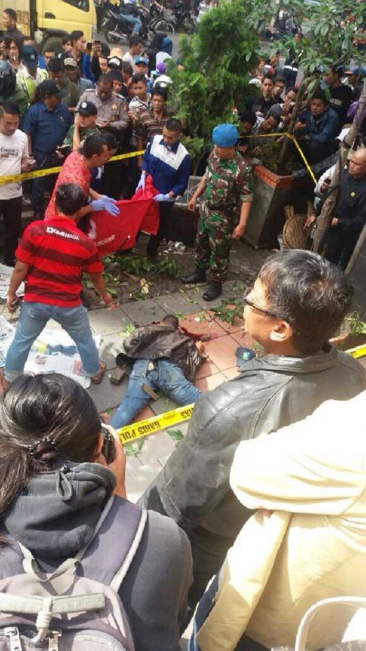 Warga Bandung Geger, Seorang TNI Berpangkat Mayor Bunuh Diri dari Lantai 8 Pasar Baru